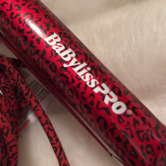 BABYLISS PRO 1 INCH STRAIGHT IRON. USED ONCE GREAT CONDITION ♥️♥️ - Picture 2 of 8